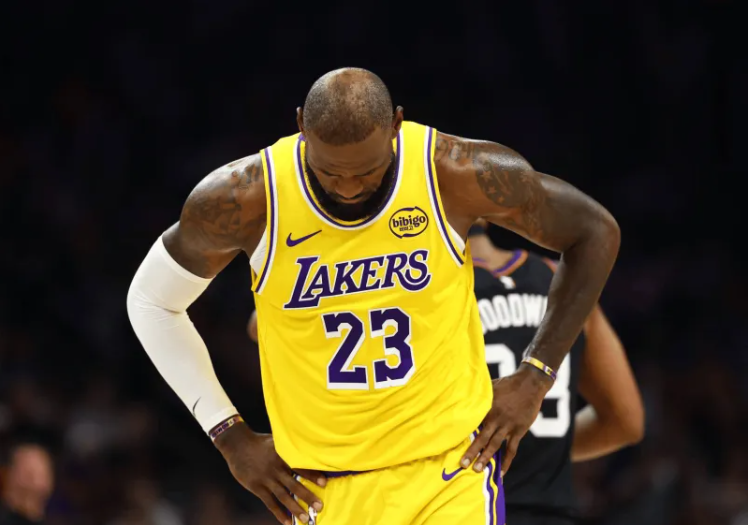 竞彩足球-3连败！湖人惨败倒数第二，詹姆斯创NBA第1神迹，东契奇空砍42+8