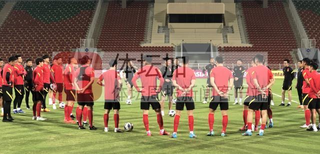 足彩比分直播-国足赛前最后一练踩场 中阿战首发名单或变化不大